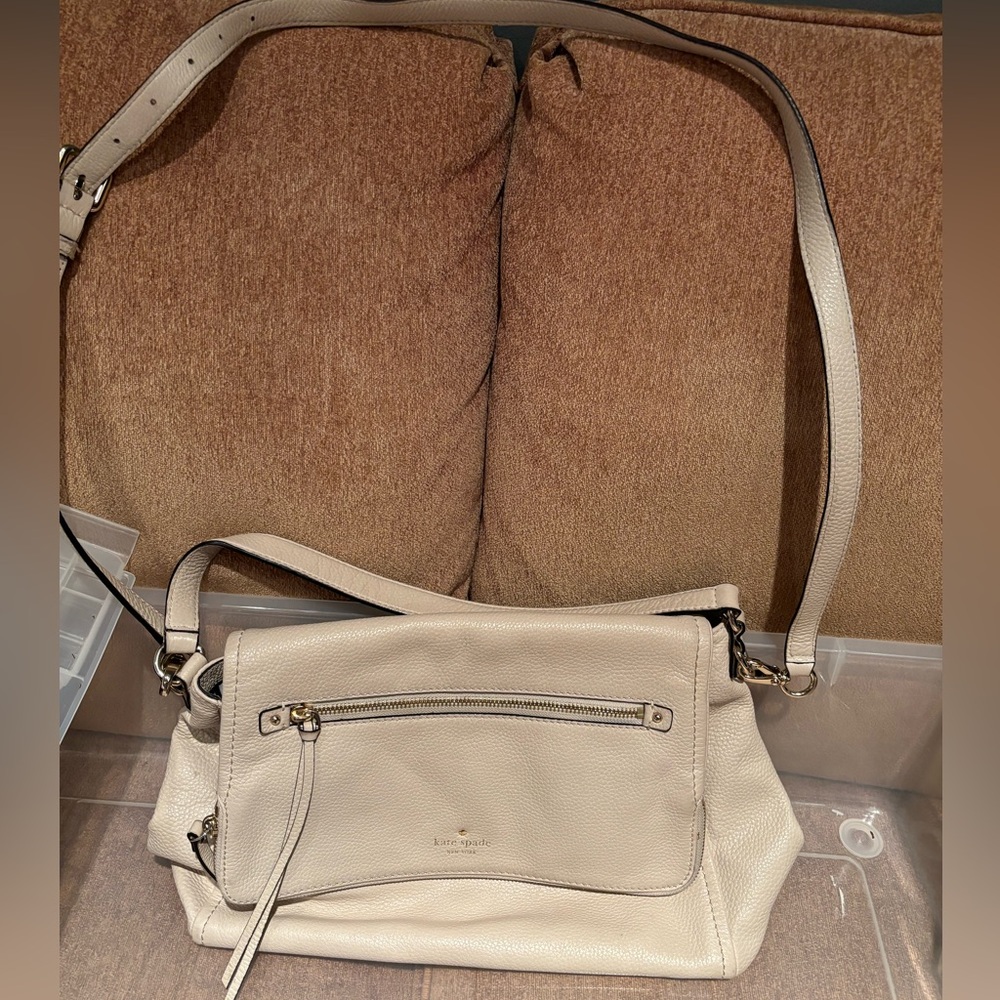 Crossbody genuine leather bag with lots of compartments
